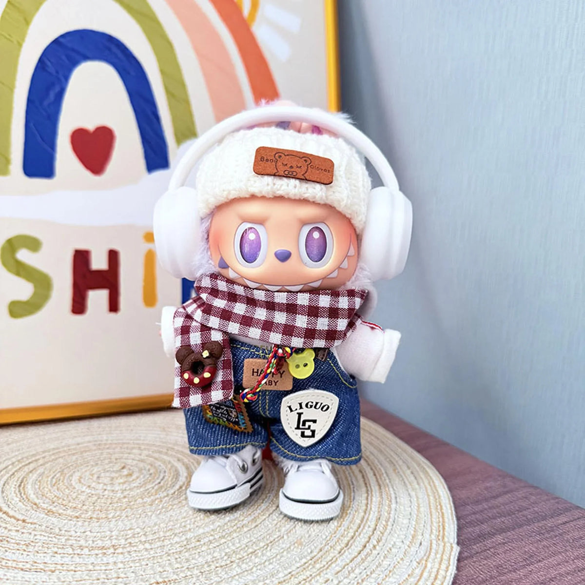 Happy Pizza Outfit: White + White Flipped Brim Hat + White Canvas Shoes + White Headphones