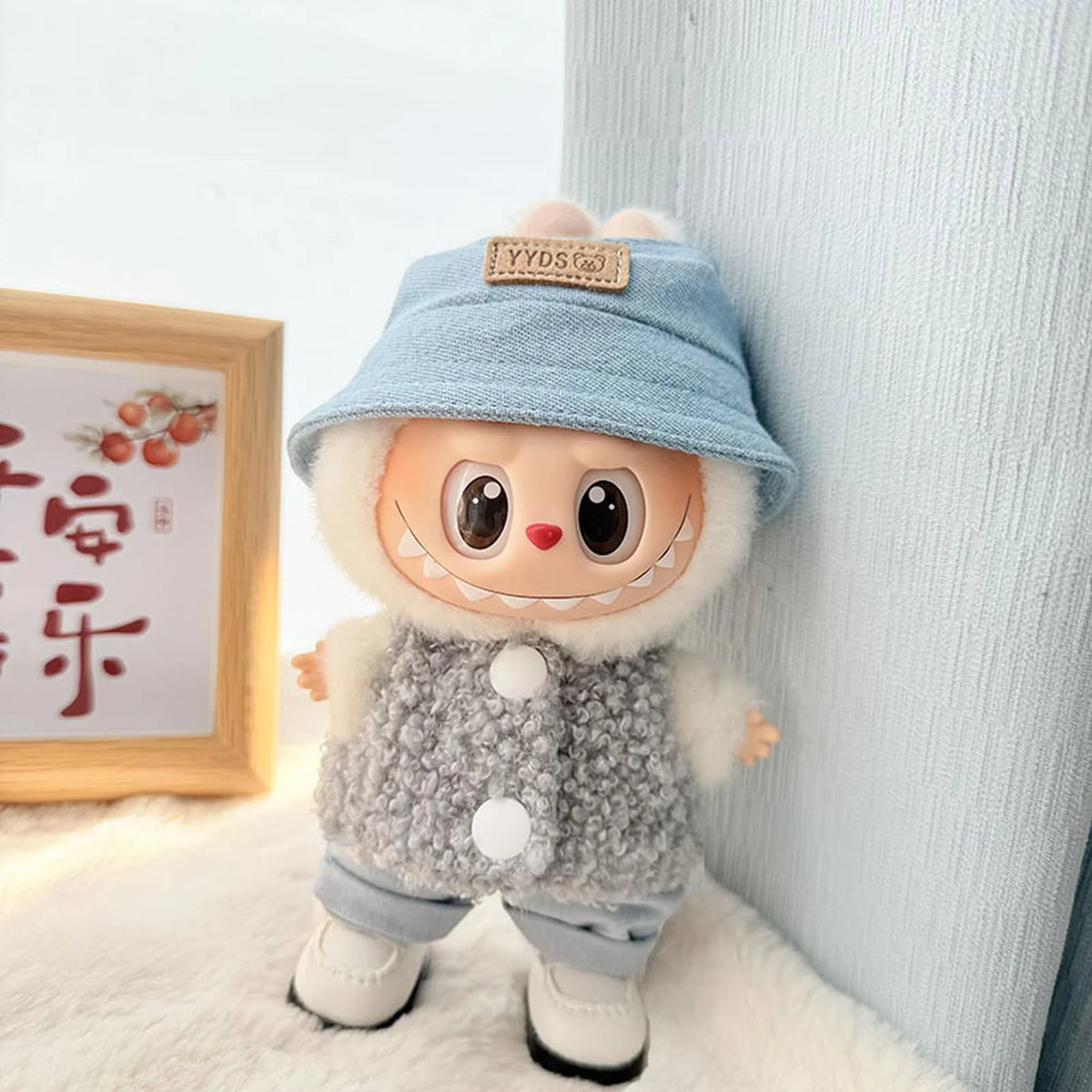 White Square-Toe Shoes + Blue Yyds Denim Hat + Gray Double-Buckle Sweater