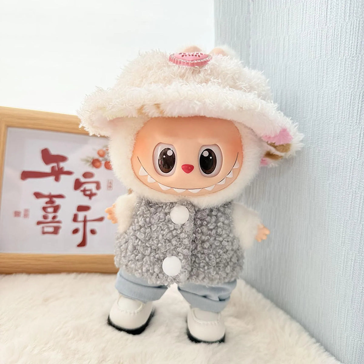 White Square-Toe Shoes + Pink Diamond Hat + Gray Double-Buckle Circle Sweater Two-Piece Set