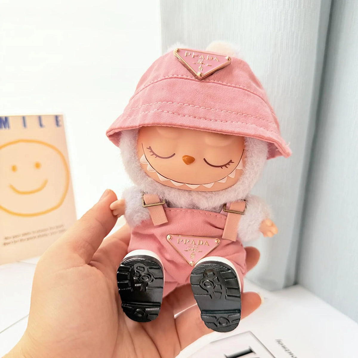 White Square-Toe Shoes + Pink Triangle Logo Suspenders Two-Piece Set